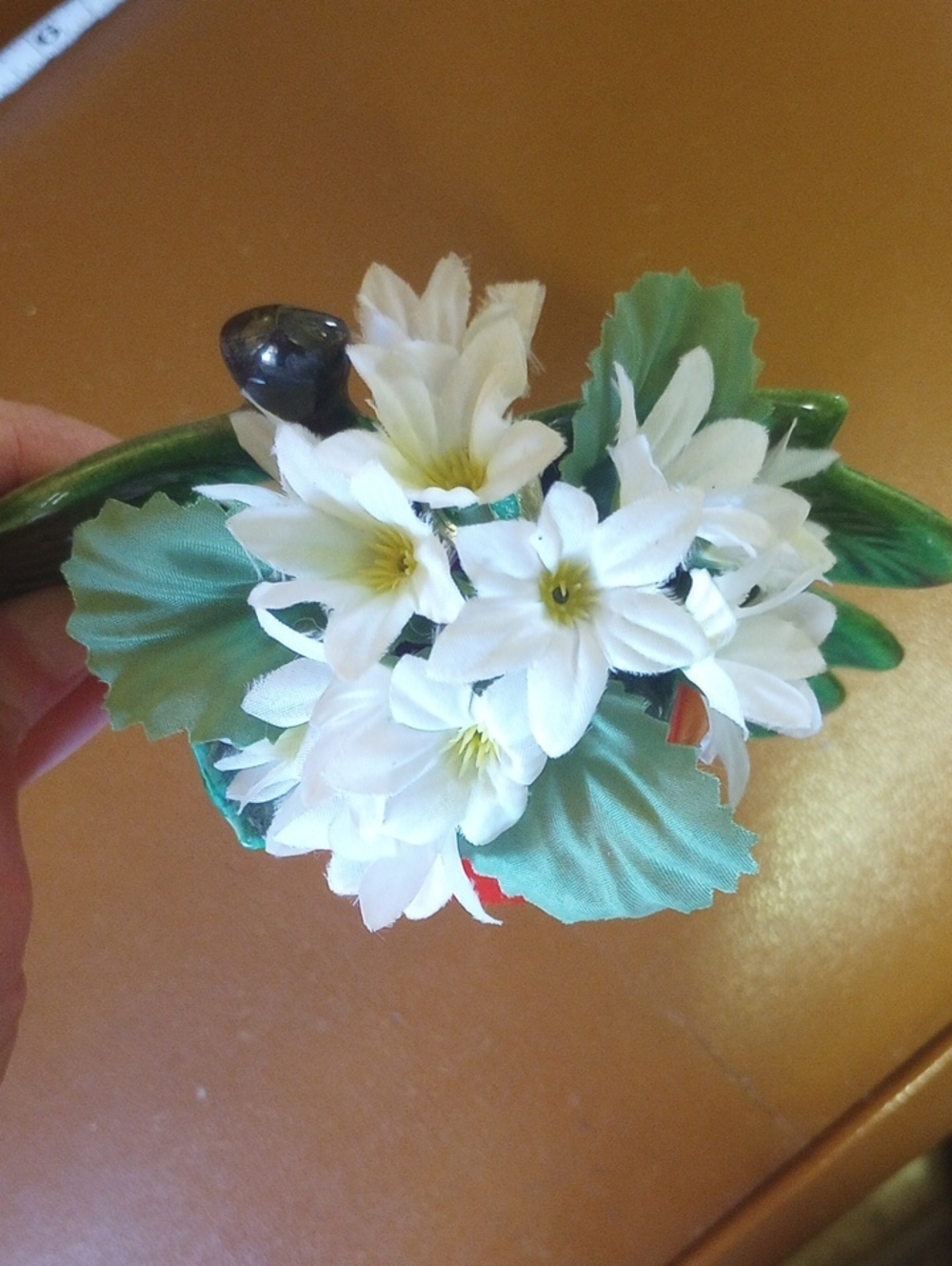 Vintage Ceramic Red & Green Strawberry Wall Sconce w/ White Flowers - Picture 4 of 6